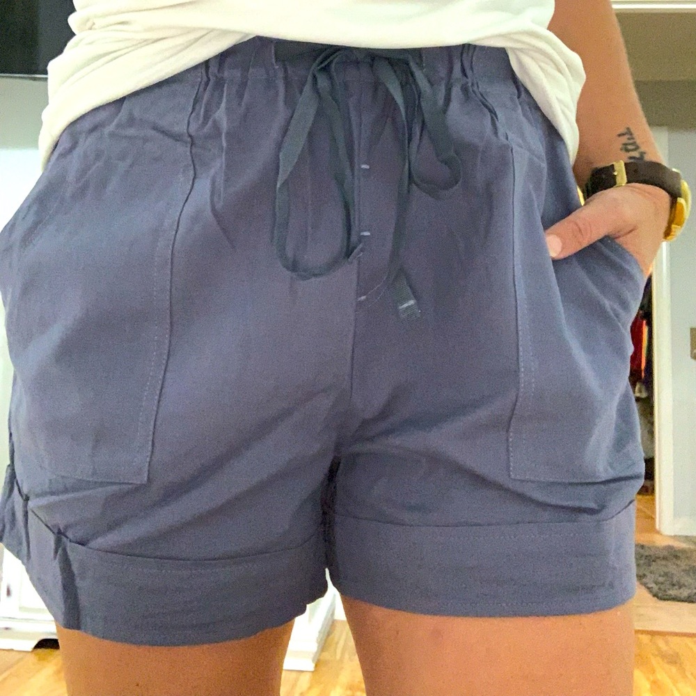 Women’s Drawstring Elastic Waist Pocketed Shorts